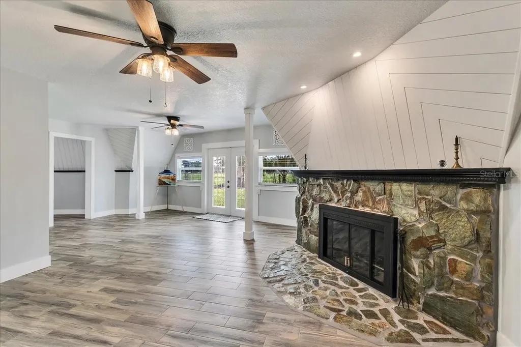 10424 Lyons Avenue Lithia FL 33547