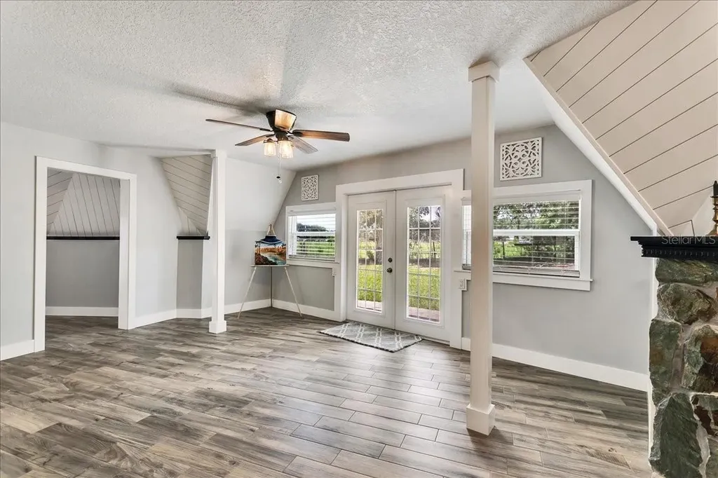 10424 Lyons Avenue Lithia FL 33547