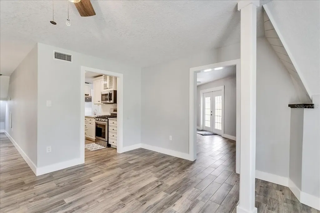 10424 Lyons Avenue Lithia FL 33547