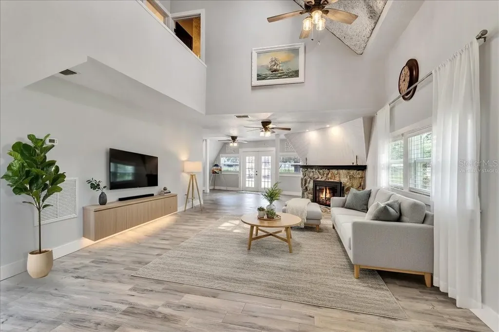 10424 Lyons Avenue Lithia FL 33547