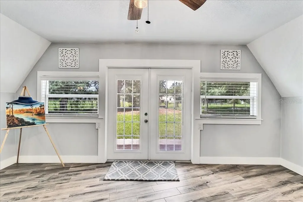 10424 Lyons Avenue Lithia FL 33547
