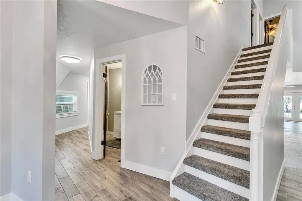 10424 Lyons Avenue Lithia FL 33547