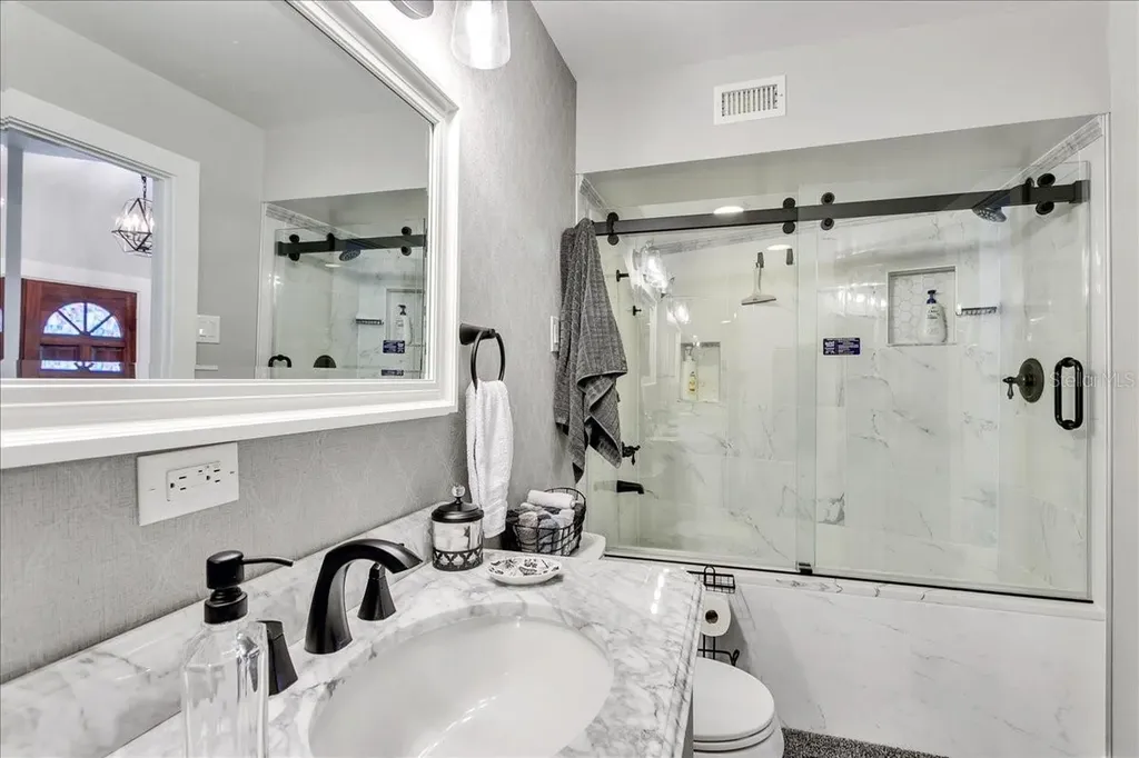 10424 Lyons Avenue Lithia FL 33547