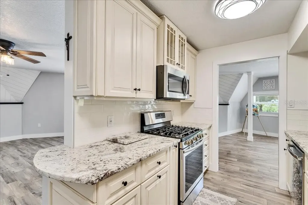 10424 Lyons Avenue Lithia FL 33547