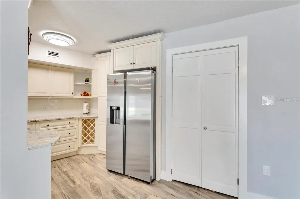 10424 Lyons Avenue Lithia FL 33547