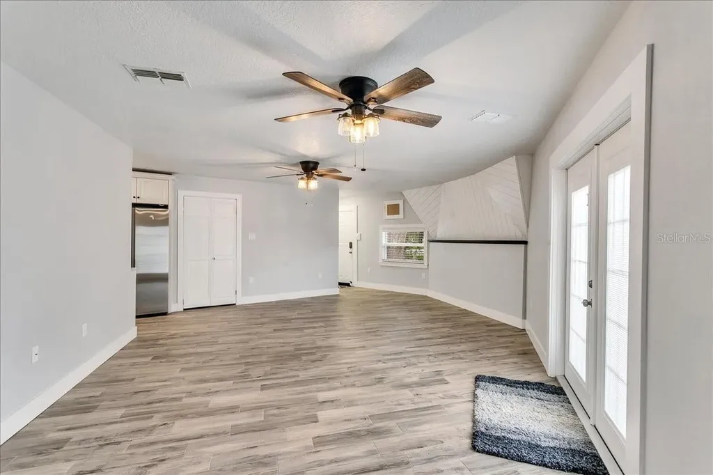 10424 Lyons Avenue Lithia FL 33547