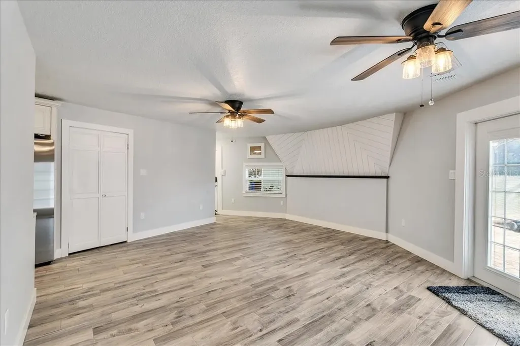 10424 Lyons Avenue Lithia FL 33547