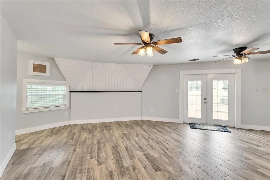 10424 Lyons Avenue Lithia FL 33547