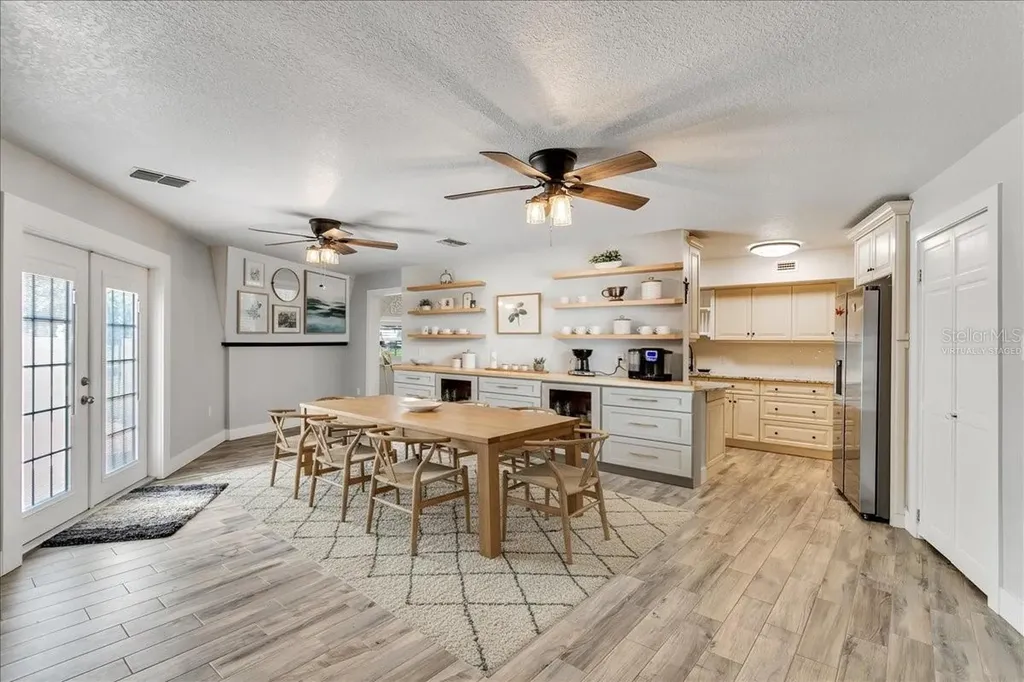 10424 Lyons Avenue Lithia FL 33547