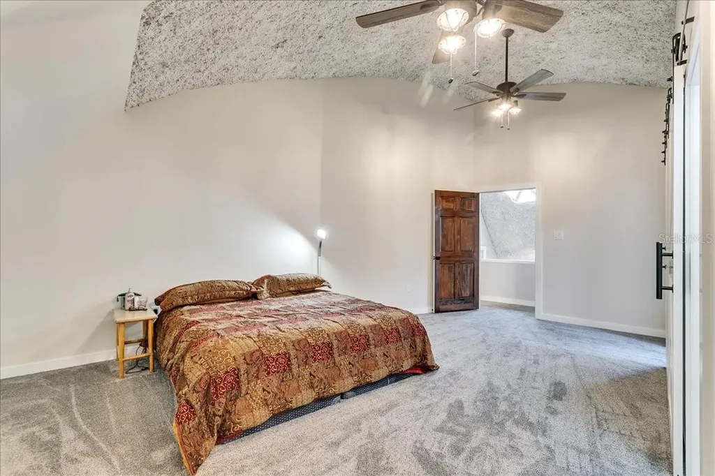 10424 Lyons Avenue Lithia FL 33547