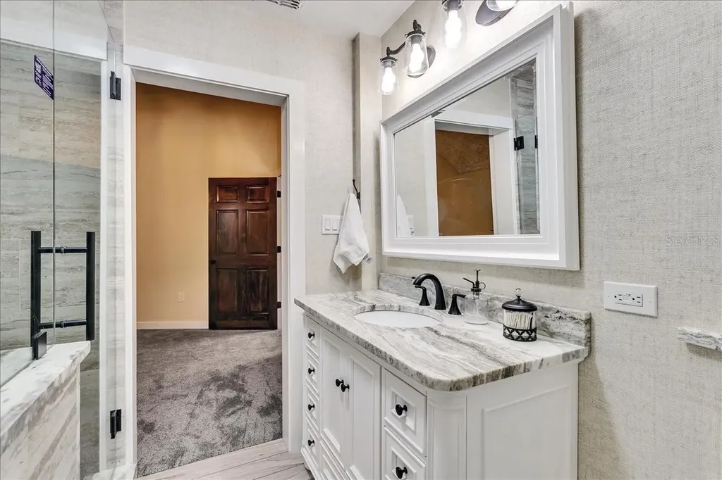 10424 Lyons Avenue Lithia FL 33547