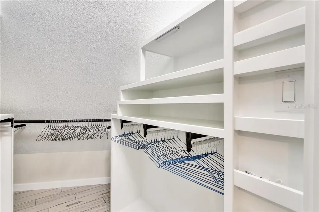 10424 Lyons Avenue Lithia FL 33547