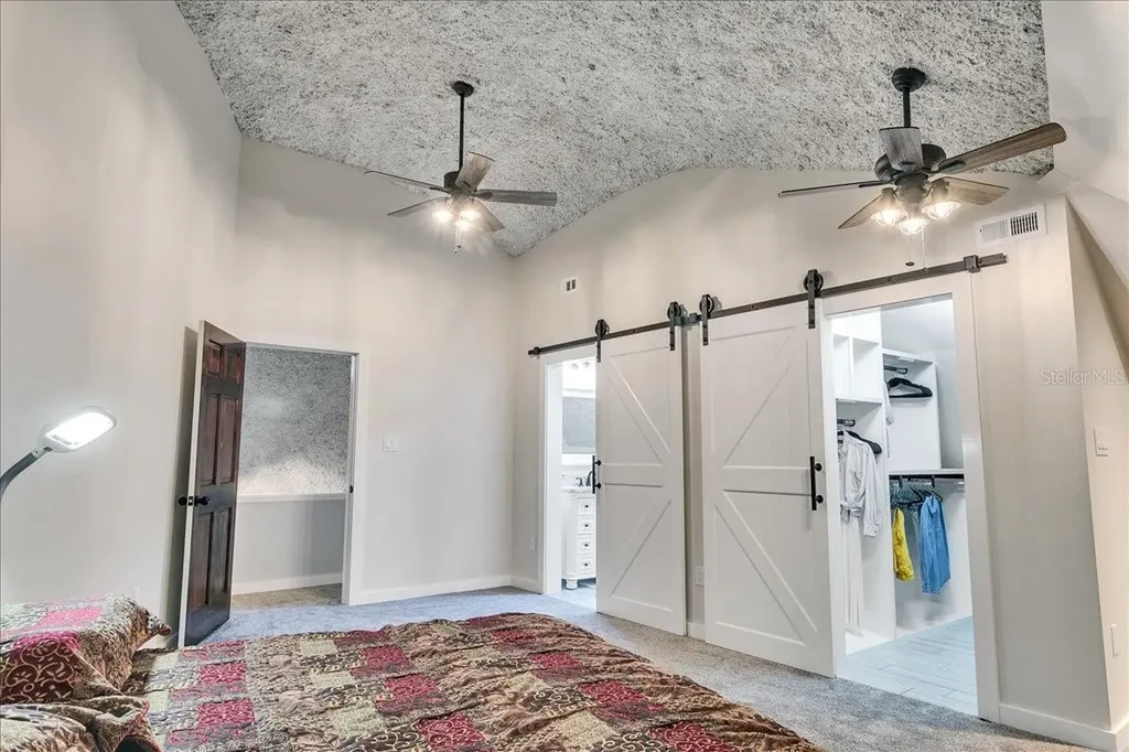 10424 Lyons Avenue Lithia FL 33547