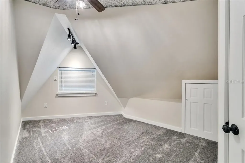 10424 Lyons Avenue Lithia FL 33547