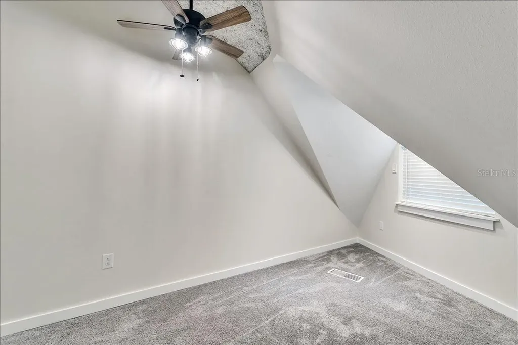 10424 Lyons Avenue Lithia FL 33547