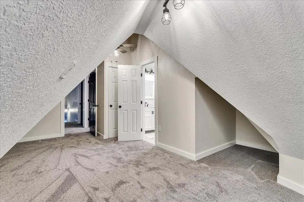 10424 Lyons Avenue Lithia FL 33547