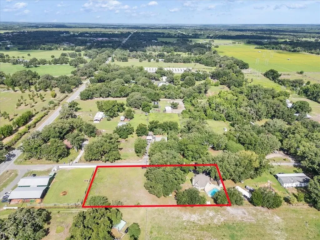 10424 Lyons Avenue Lithia FL 33547
