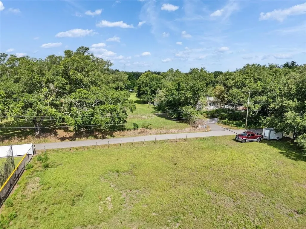 10424 Lyons Avenue Lithia FL 33547