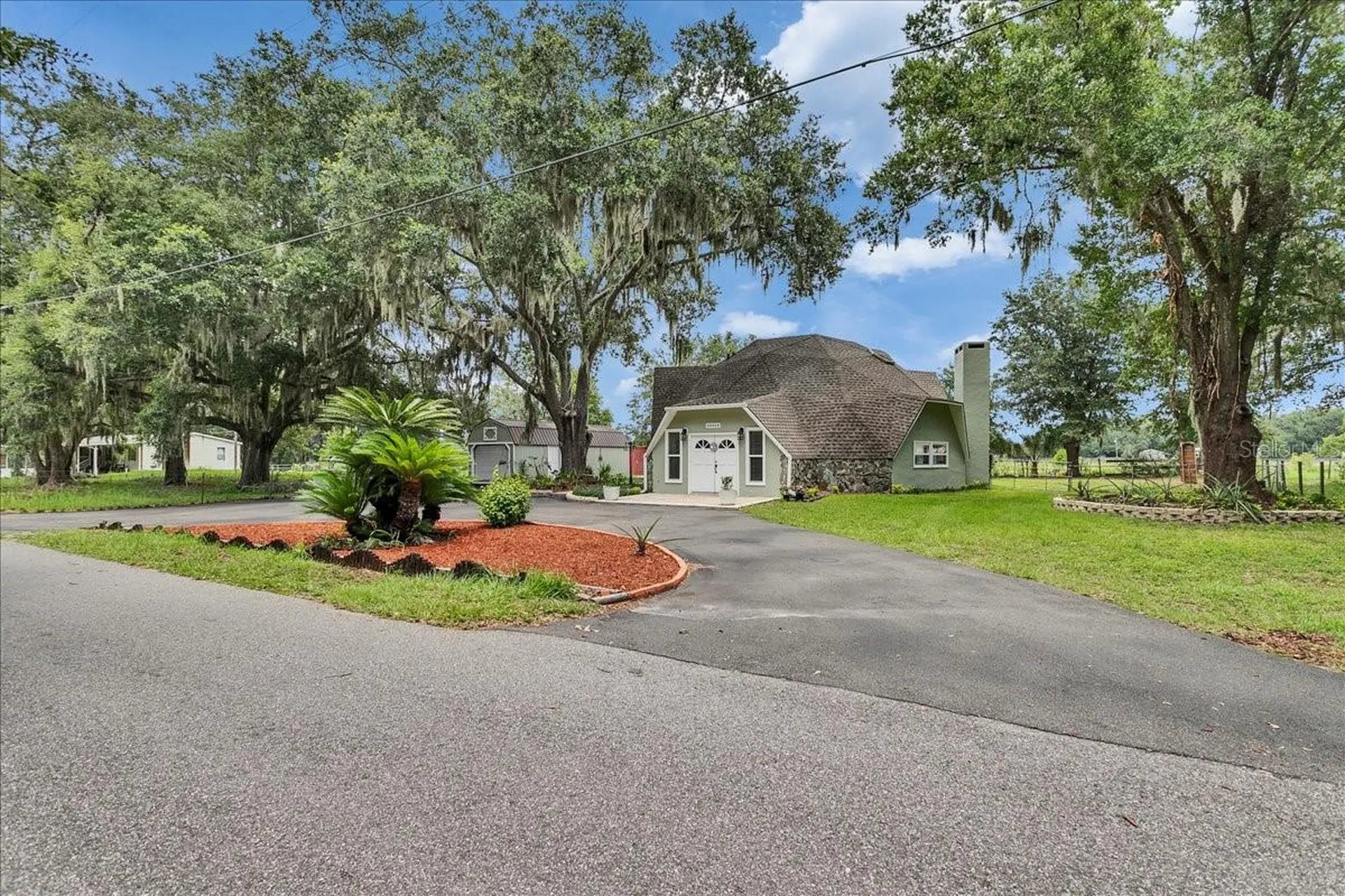 10424 Lyons Avenue Lithia FL 33547