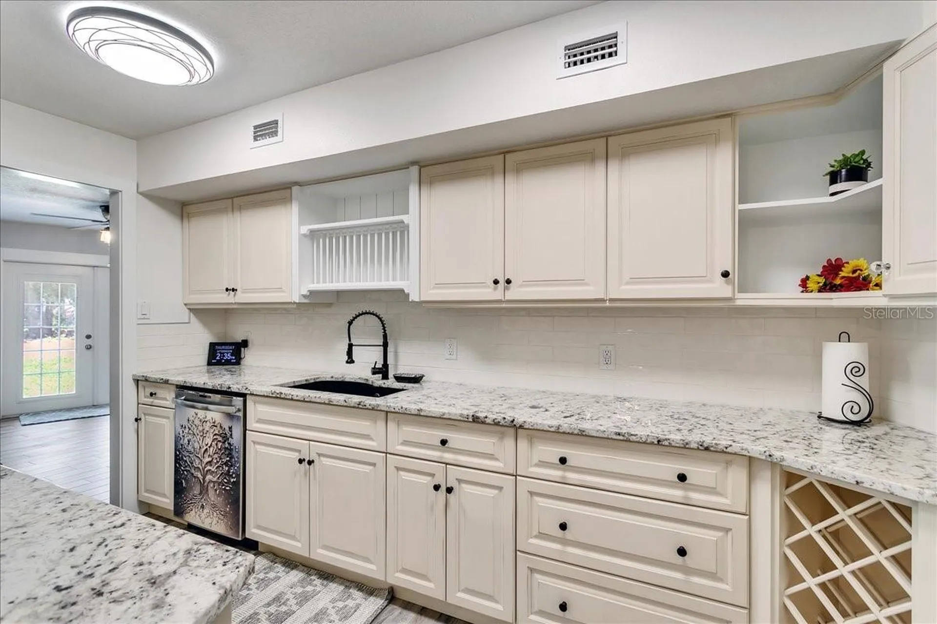 10424 Lyons Avenue Lithia FL 33547