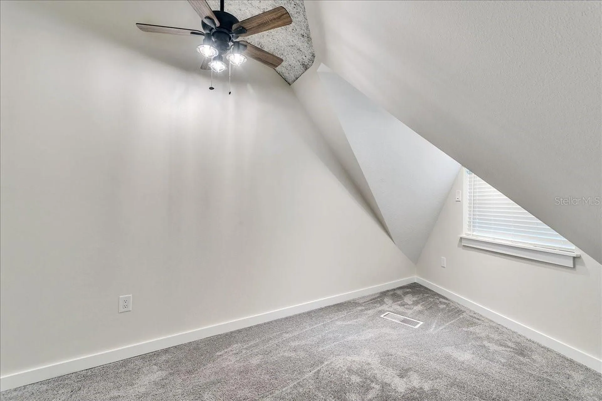 10424 Lyons Avenue Lithia FL 33547