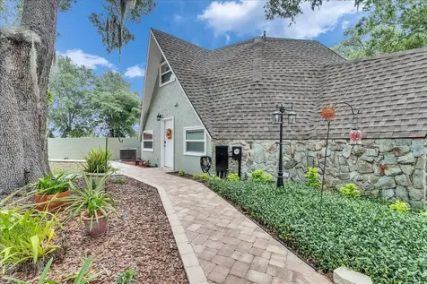10424 Lyons Avenue Lithia FL 33547