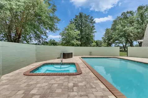 10424 Lyons Avenue Lithia FL 33547
