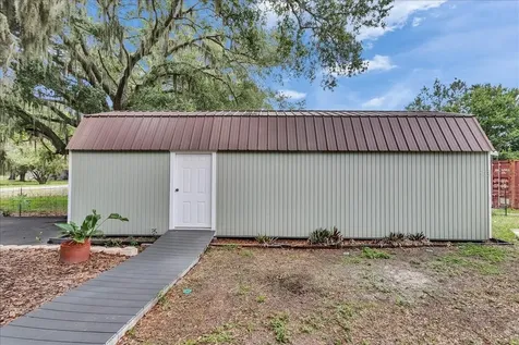10424 Lyons Avenue Lithia FL 33547