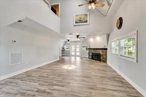 10424 Lyons Avenue Lithia FL 33547