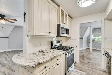 10424 Lyons Avenue Lithia FL 33547