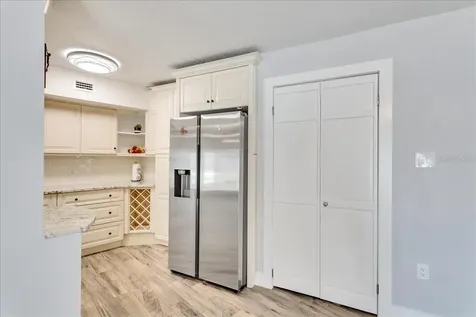 10424 Lyons Avenue Lithia FL 33547