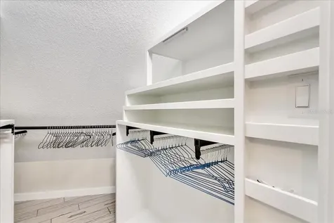 10424 Lyons Avenue Lithia FL 33547