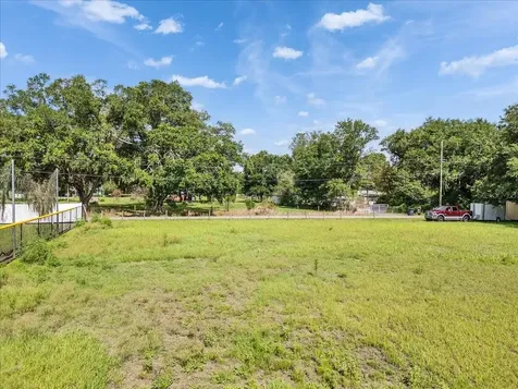 10424 Lyons Avenue Lithia FL 33547