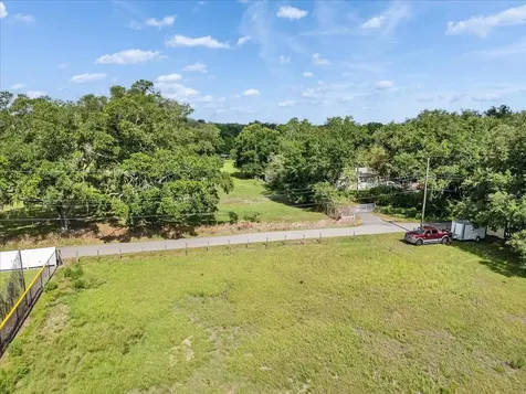 10424 Lyons Avenue Lithia FL 33547