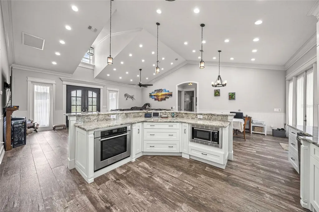 16248 SE Highway 42 Weirsdale FL 32195