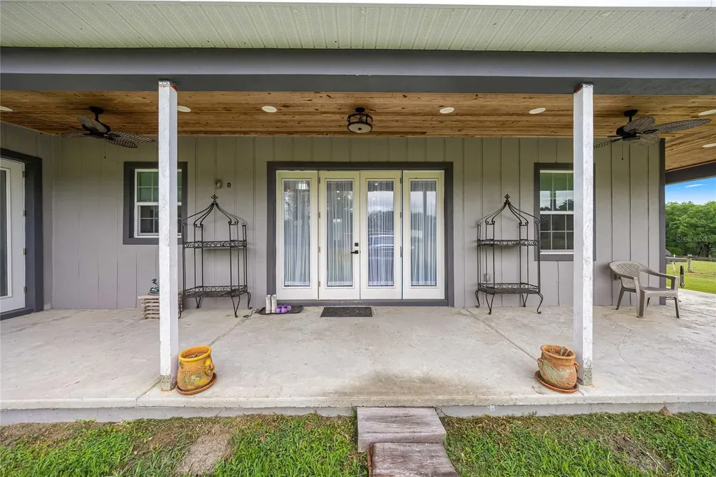 16248 SE Highway 42 Weirsdale FL 32195