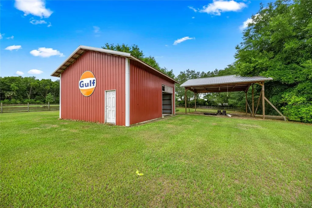 16248 SE Highway 42 Weirsdale FL 32195