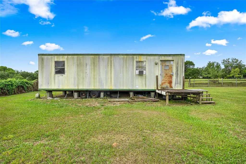 16248 SE Highway 42 Weirsdale FL 32195