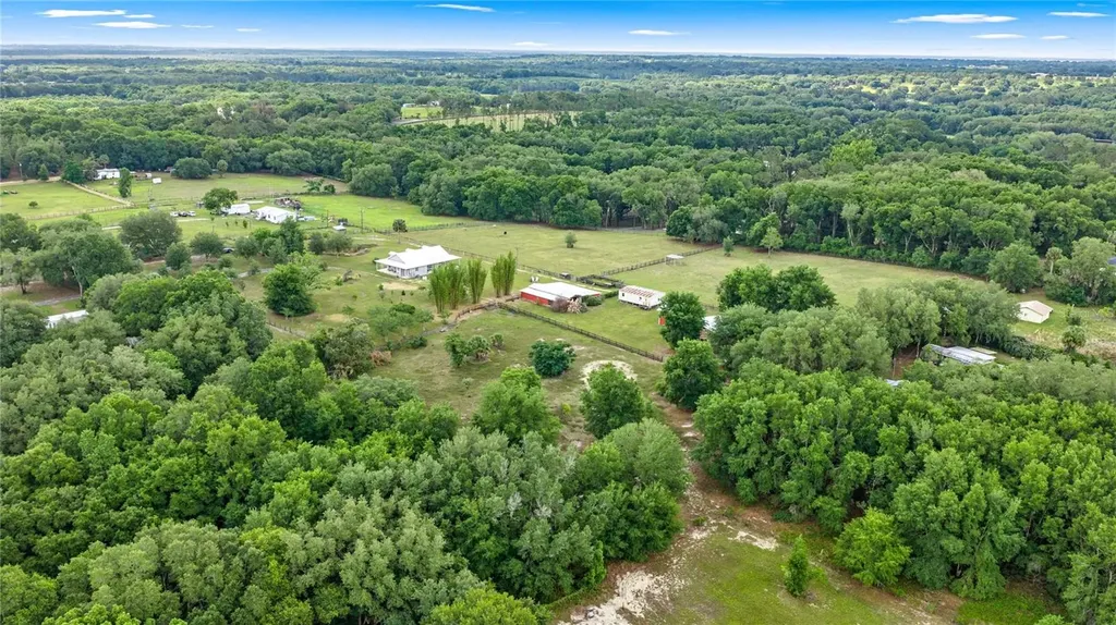 16248 SE Highway 42 Weirsdale FL 32195
