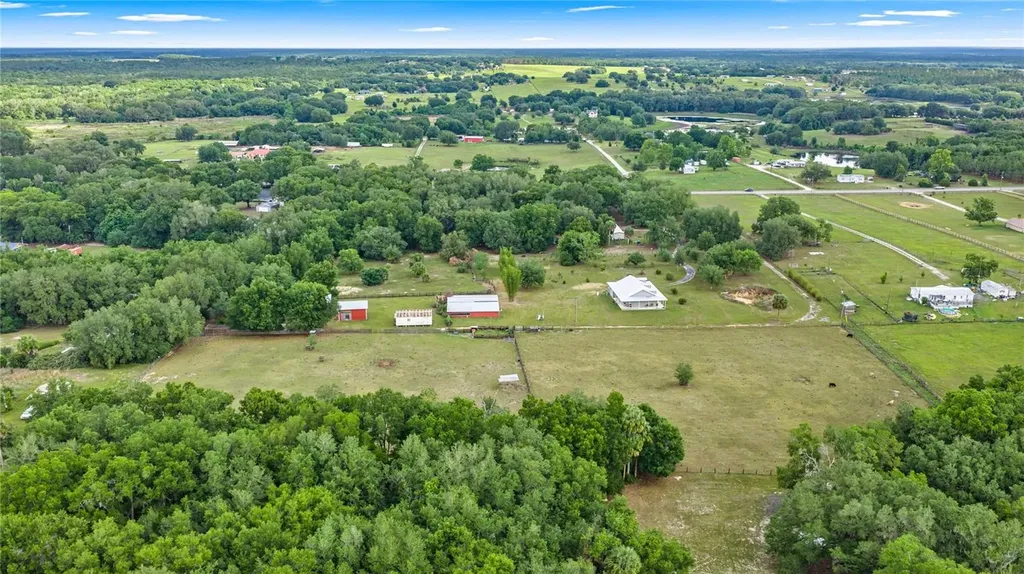 16248 SE Highway 42 Weirsdale FL 32195