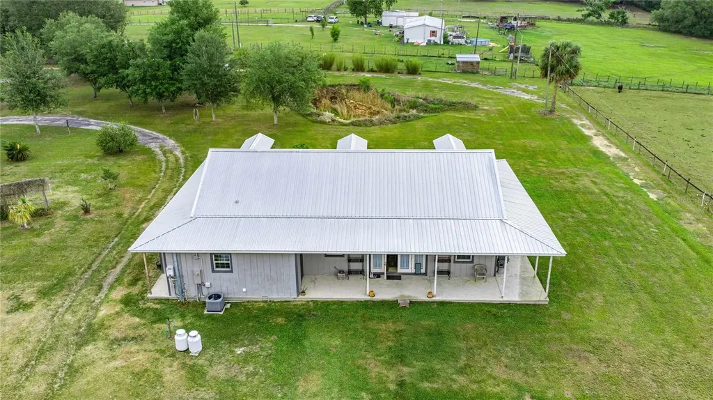 16248 SE Highway 42 Weirsdale FL 32195