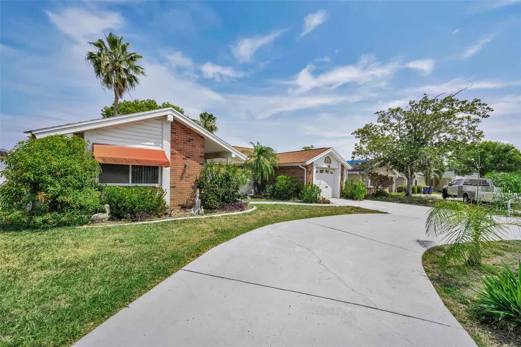 3325 Honeymoon Lane Holiday FL 34691