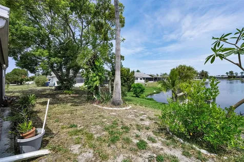 3325 Honeymoon Lane Holiday FL 34691