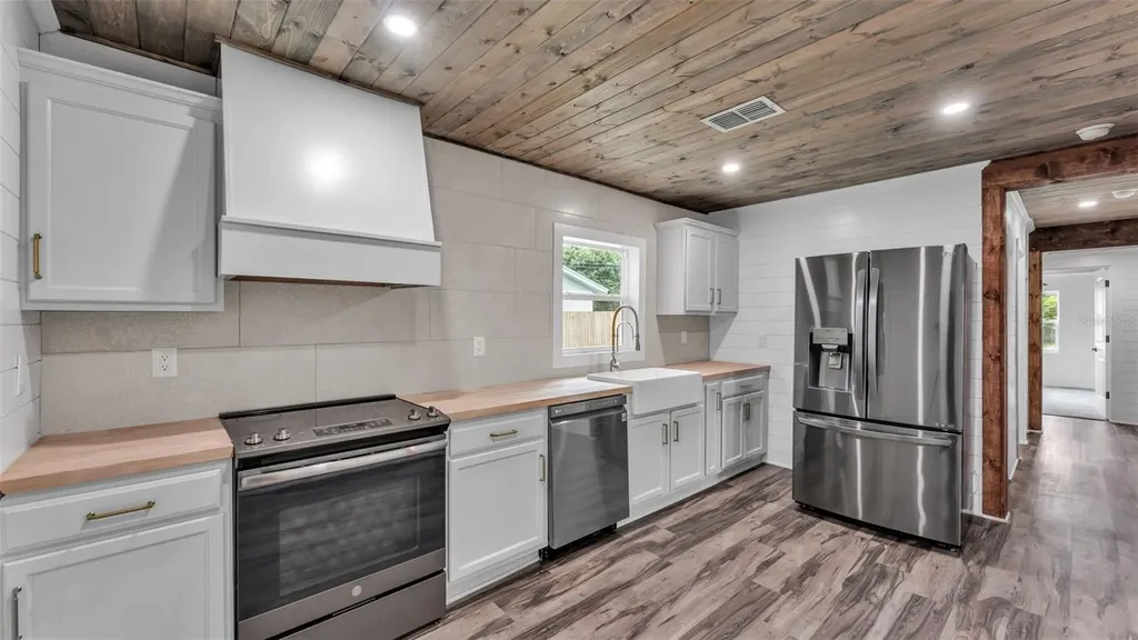 127 Colonial Drive Auburndale FL 33823