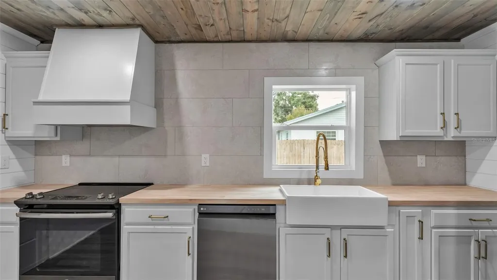 127 Colonial Drive Auburndale FL 33823