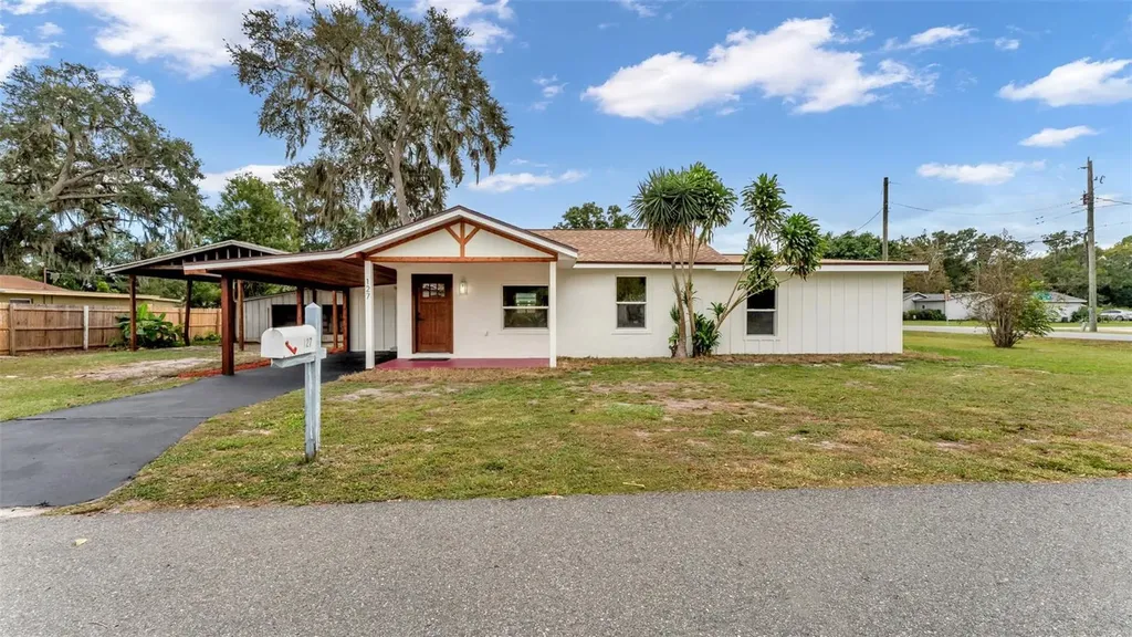 127 Colonial Drive Auburndale FL 33823