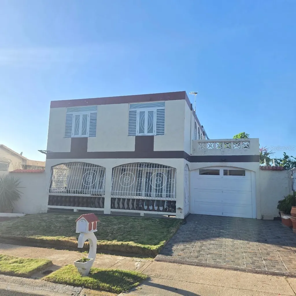 92 Levittown Lakes Calle Domingo Delgado Toa Baja PR 00949