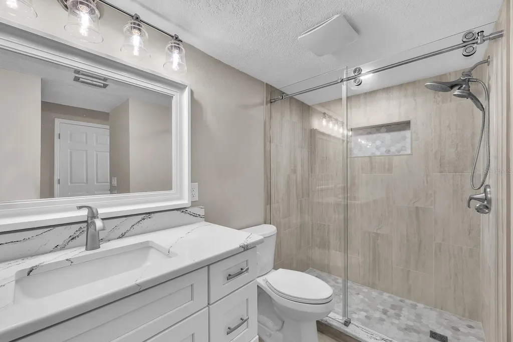 821 Bahia Del Sol Drive Ruskin FL 33570