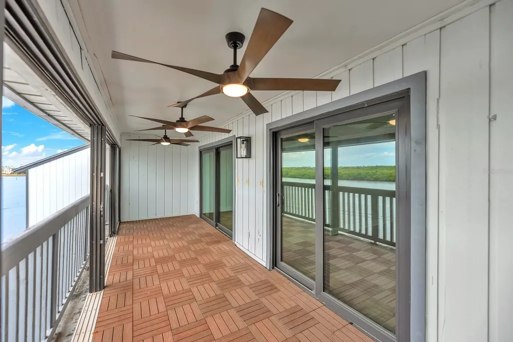 821 Bahia Del Sol Drive Ruskin FL 33570