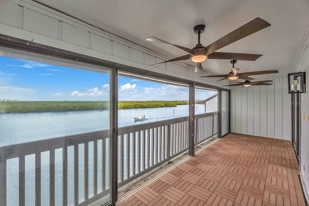 821 Bahia Del Sol Drive Ruskin FL 33570
